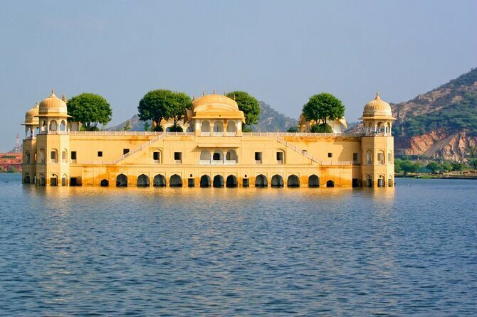 Explore Taj Mahal & Sacred MathuraVrindavan Tour From Jaipur - What the Reviews Say