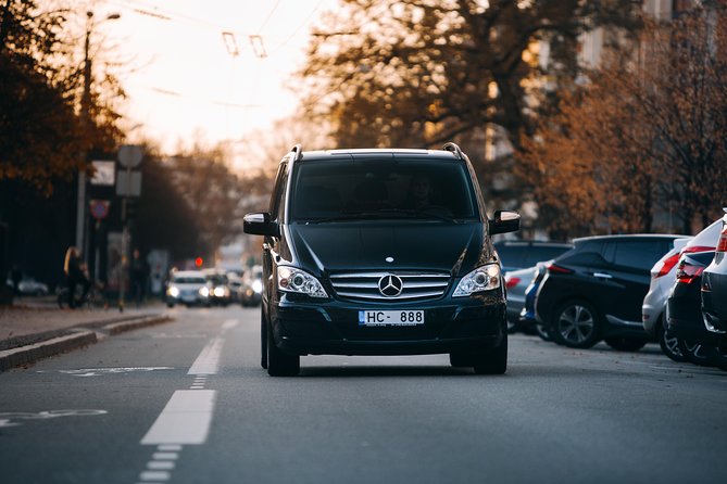 Explore the Baltics: Riga- Tallinn / Tallinn - Riga Daytrip - Pickup and Dropoff