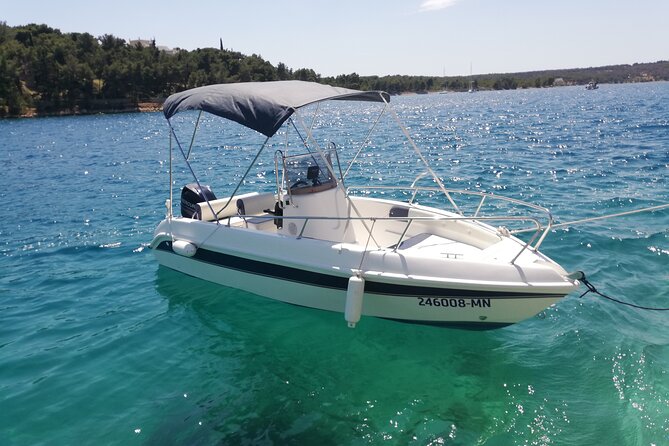 Explore the Beauties of the Island of Brač and Šolta by Bellingardo Boat - License Required - Key Points