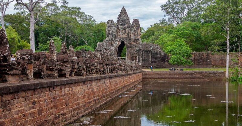 Explore The Beautiful Day View With Angkor Gondola Boat Ride - Booking and Availability