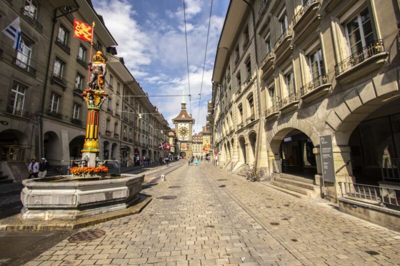 Explore the Best Guided Intro Tour of Bern With a Local - Discovering Berns Captivating History