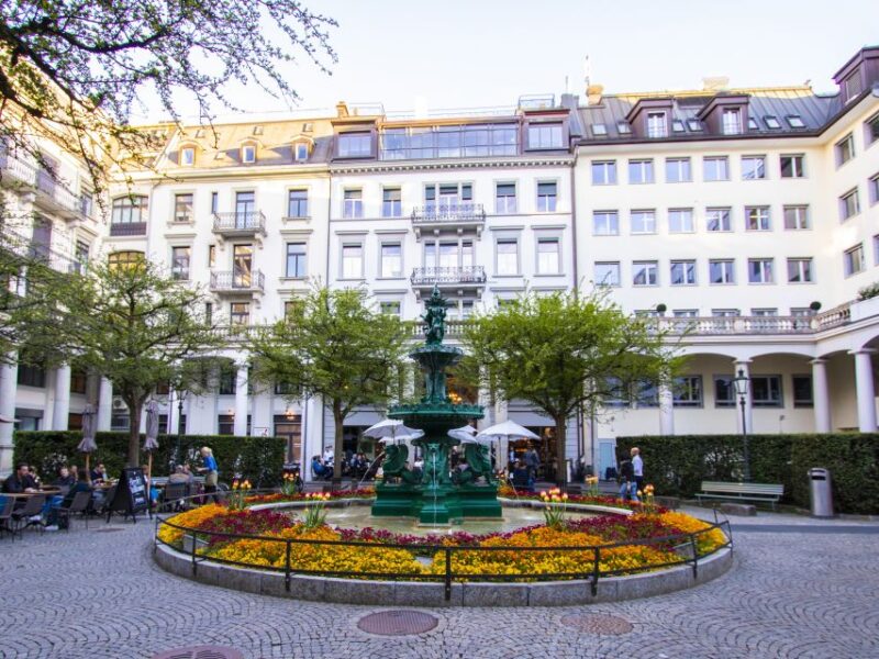 Explore the Best Guided Intro Tour of Zurich With a Local - Zurichs Global Banking Center