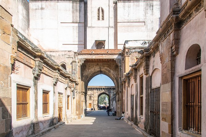 Explore the Best of Ahmedabad by Car (Guided Full Day City Sightseeing Tour) - Guide and Language Proficiency