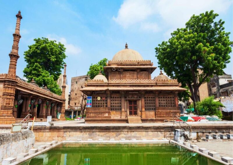Explore the Best of Ahmedabad by Car (Guided Full Day Tour) - Key Points
