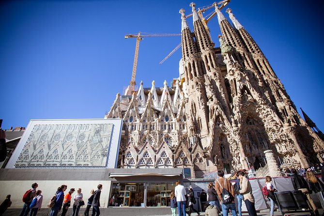 Explore the Gothic District and Sagrada Familia - Visitors Experiences