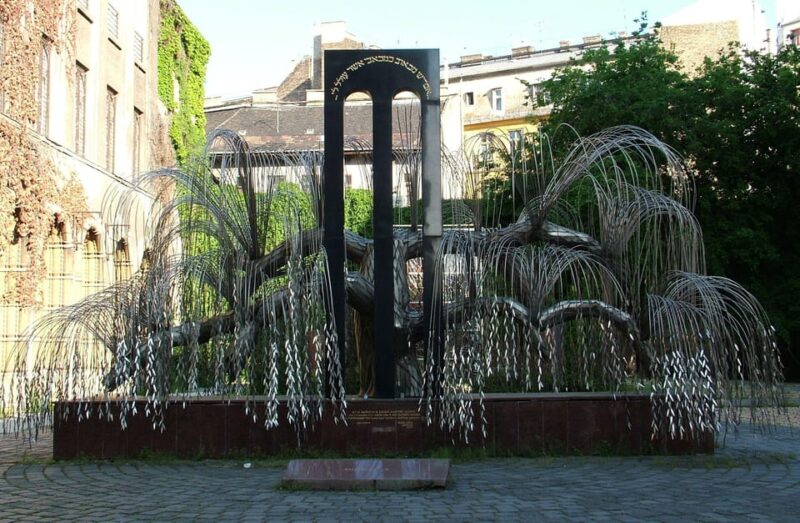 Explore the Rich Jewish Heritage of Budapest PRIVATE TOUR - Culinary Experience