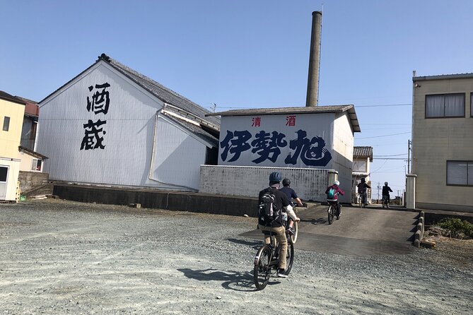 Explore the Wonder of Japanesesake on a Cyclingtour at Meiwa Town - Meeting and Pickup