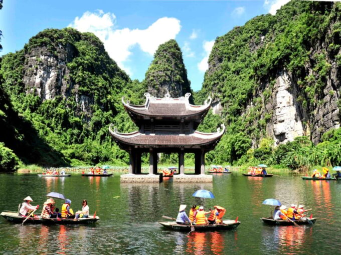Explore Trang An, Mua Cave, Hoa Lu: a Day Trip From Hanoi - Exploring Hoa Lu Temples