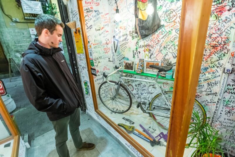 Explore Valencia by Night: 2-Hour Night Bike Tour - Highlights of the Tour
