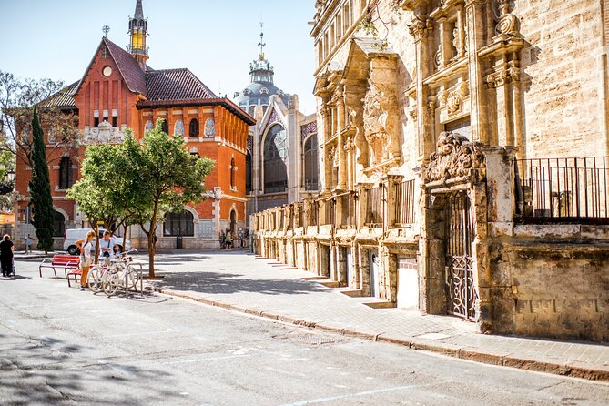 Explore Valencia in 60 Minutes With a Local - Visit the Bustling Central Market