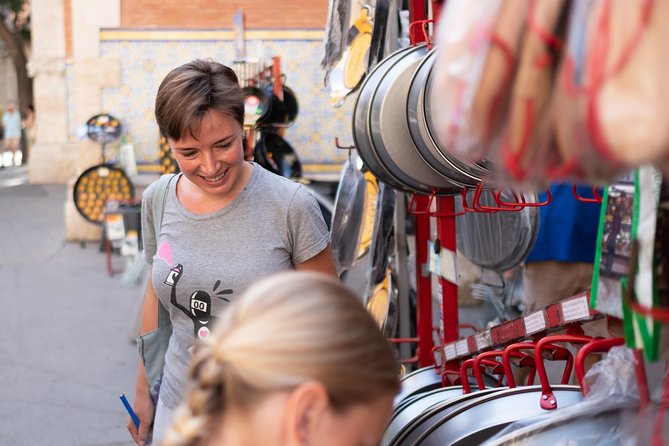 Explore Valencia With Your Kids: Family Quest Through the Old City - Engaging and Knowledgeable Tour Guide