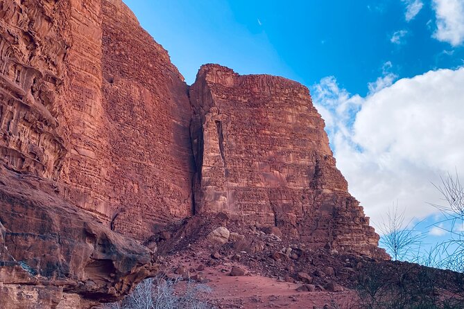 Explore Wadi Rum: Jeep Tour, Bed and Breakfast, and Dinner - Savoring Authentic Wadi Rum Cuisine