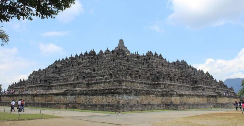 Explore Yogyakarta: Private Day Tour Customized With Pick-Up - Tour Guide and Languages