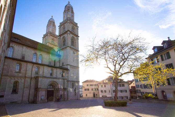 Explore Zurich in 60 Minutes With a Local - Explore Lindenhofplatzs Landmarks