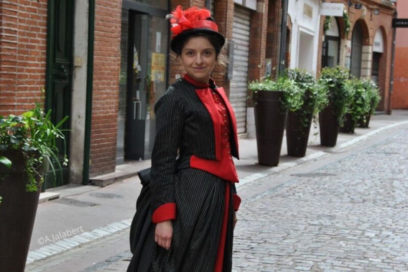 Exploring 19TH Century Glamour With Madame Rose in Toulouse - Upscale Neighborhoods and Buildings