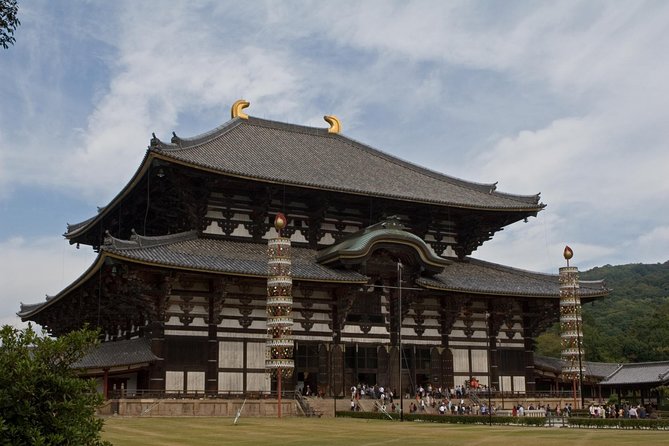 Exploring Nara - The Majestic Todai-ji Temple