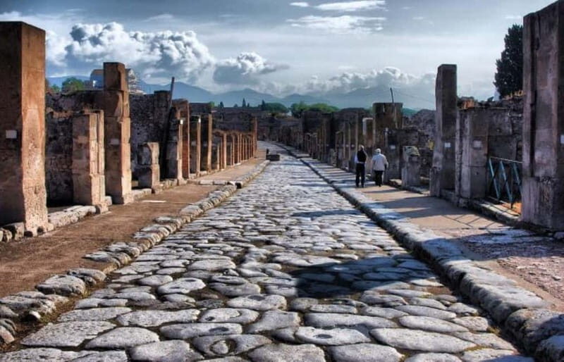 Exploring Pompeii Discovering the Ancient Ruins - The History of Pompeii