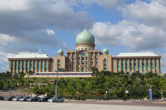 Exploring Putrajaya: A Half-Day Sightseeing Tour - Experiencing the Vibrant Waterfront Promenade