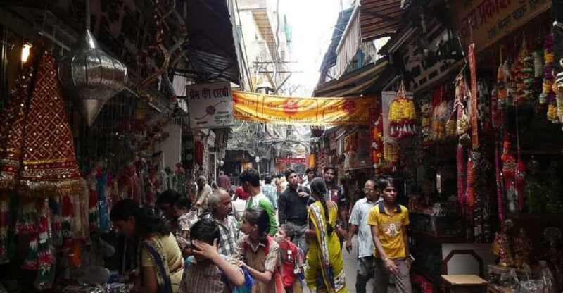 Exploring Shopper Paradise: Best Places For Shopping In Agra - Sadar Bazaar: Leather and Handicrafts