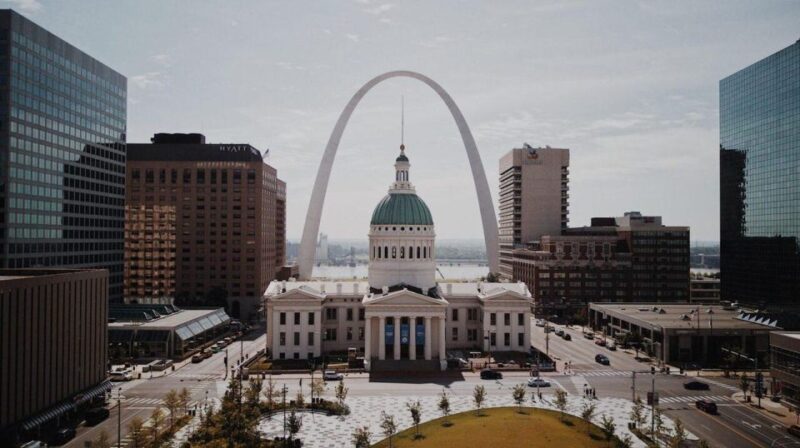 Exploring St. Louis With the Family Walking Tour - Key Points