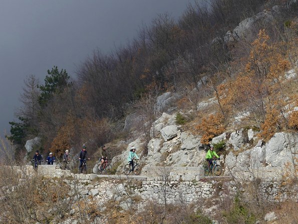 Express Cable Car Ascent & 25TURNS Epic Bike Descent. - Additional Requirements and Policies