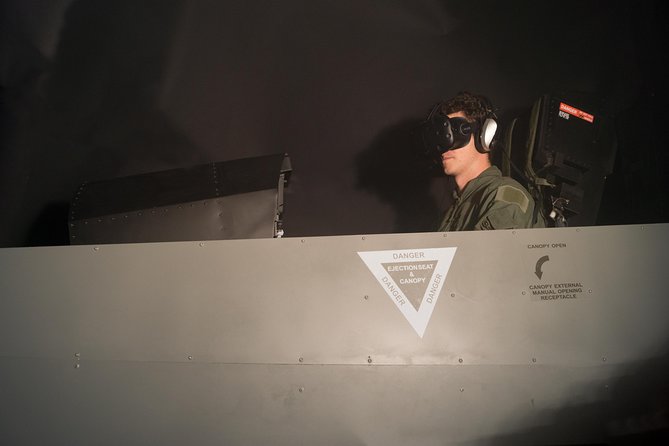 F / A-18 Fighter Jet Flight Simulator in Zurich - Included Amenities