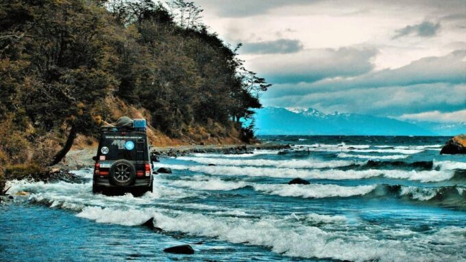 Fagnano and Escondido Lakes Tour by 4WD Vehicle in Ushuaia - Winter Excursion Activities