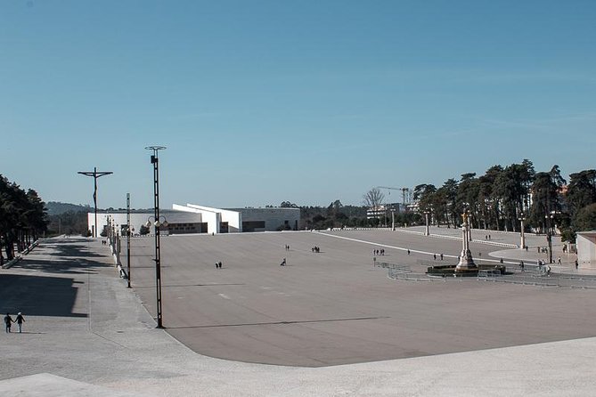 Faith and Heritage: Fátima Batalha Nazaré and Óbidos Private Tour From Lisbon - Nazaré Fishing Village