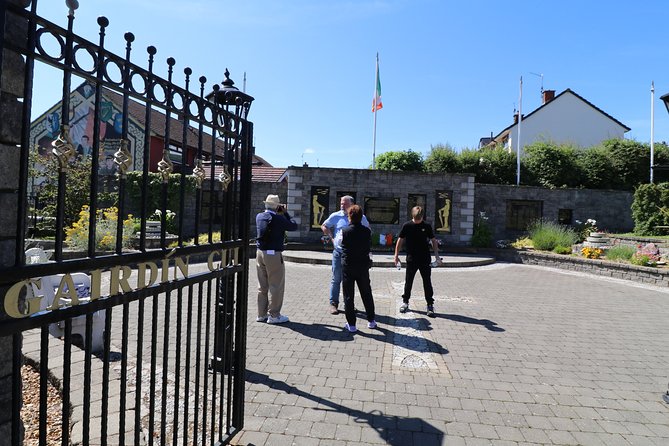 Falls Road Murals Walking Tour With Former Prisoners - Exploring Belfasts Political History