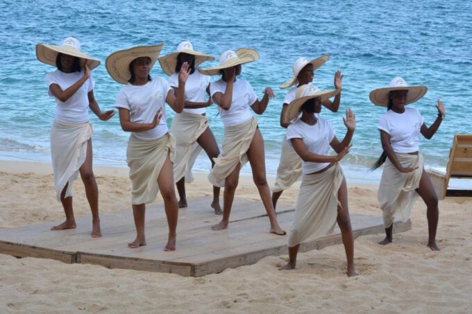 Falmouth: Dunn's River Falls & Bamboo Beach Club VIP Access - Transportation and Pickup