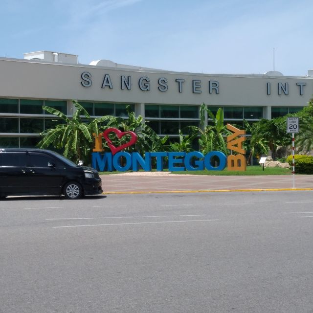 Falmouth: Sangster International Airport and Hotel Transfer - Picturesque Scenery