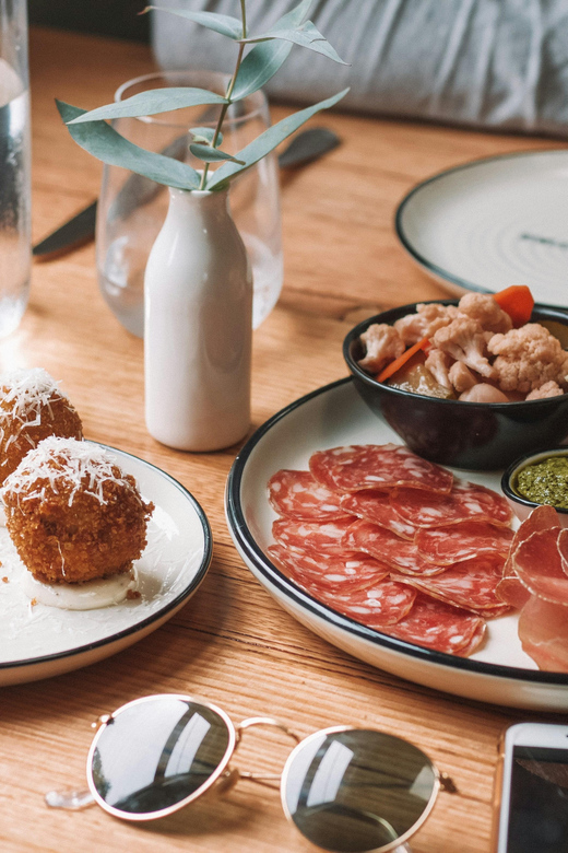 Familly Friendly Tour: Tailored Tapas & Scavenger Hunts! - Key Points