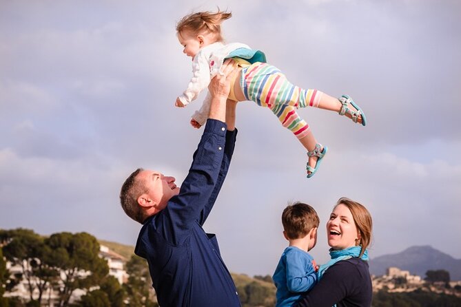Family & Couple Photoshoot With a Professional Photographer - Ideal for Special Occasions