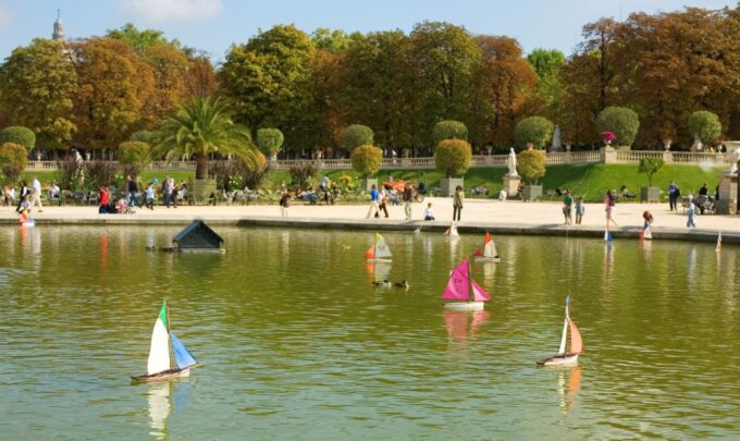 Family Joy in Paris Walking Tour - Off-Beaten Paths Exploration