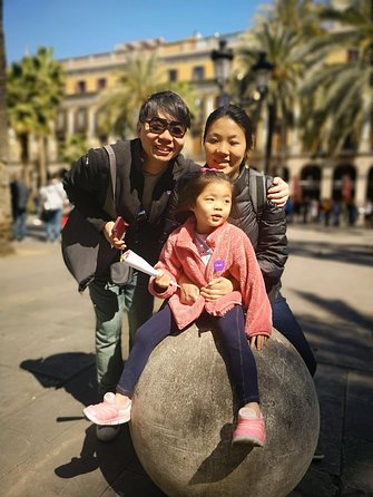 Family Private Tour: Churros, Hot Chocolate & Games in Barcelona - Highlights for the Entire Family