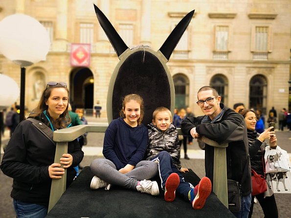 Family Private Tour: Churros, Hot Chocolate & Games in Barcelona - Whats Included in the Tour