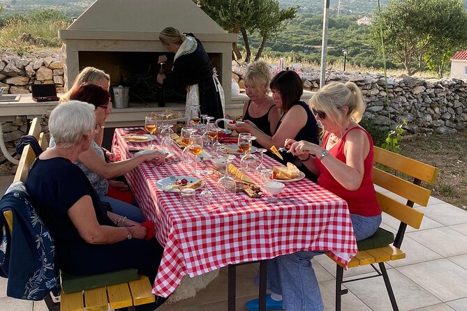 Family-run Vineyard Tour & Award Winning Wine Tasting/Delicacies - Quick Points