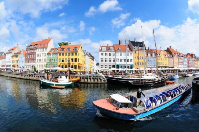 Family Tour of Copenhagen Old Town, Nyhavn With Boat Cruise - Itinerary and Sights