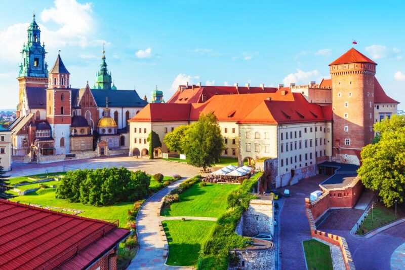 Family Tour of Krakow Old Town With Sweets Factory & Cruise - Key Points