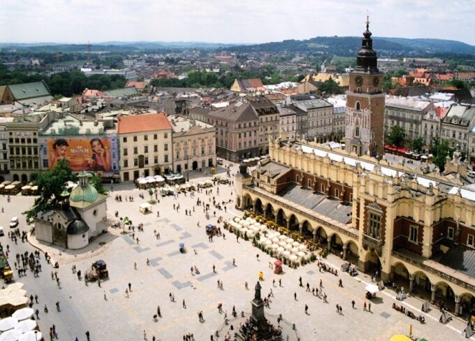 Family Tour of Krakow Old Town With Sweets Factory & Cruise - Sweets Factory Experience and Cruise