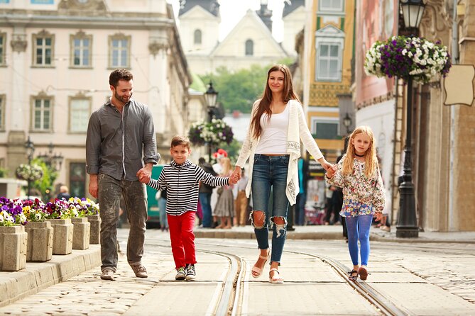 Family Tour of Linz's Old Town, Pöstlingberg, and Grottenbahn - Exploring Linzs Old Town