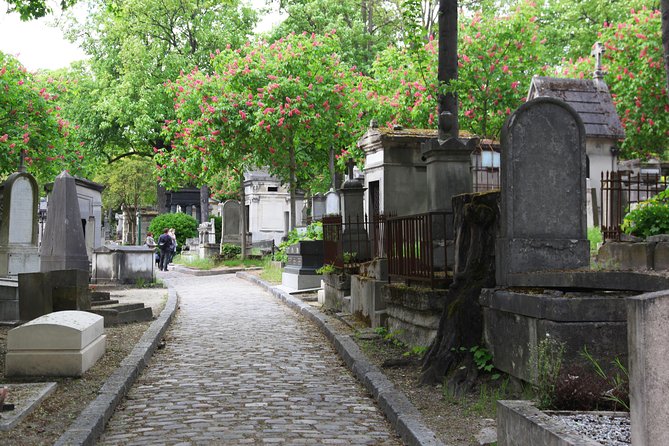 Famous Graves of Père Lachaise Cemetery Guided Tour - Tour Details and Inclusions