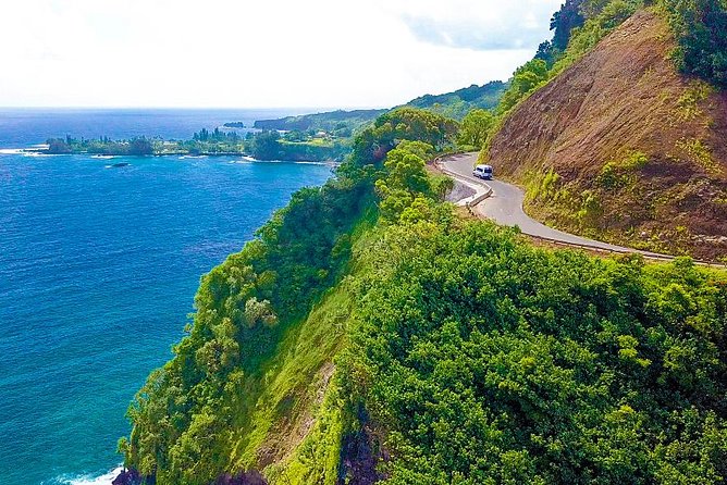 Famous Road to Hana Waterfalls and Lunch by Mercedes Van - Delicious Lunch Spot