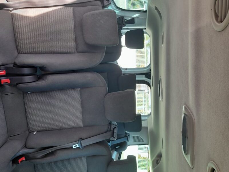 Faro Airport: One-Way Private Transfer To Albufeira - Vehicle and Amenities