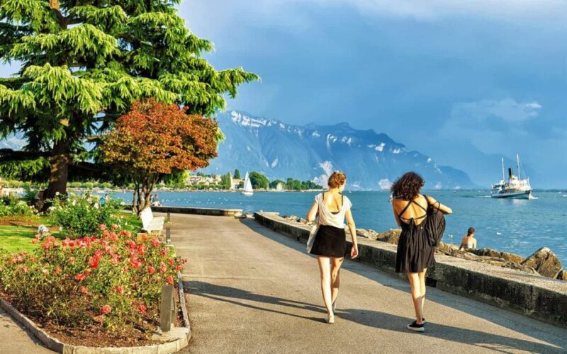 Fascinating Charms of Vevey – Walking Tour for Couples - Discovering the Aile Castle