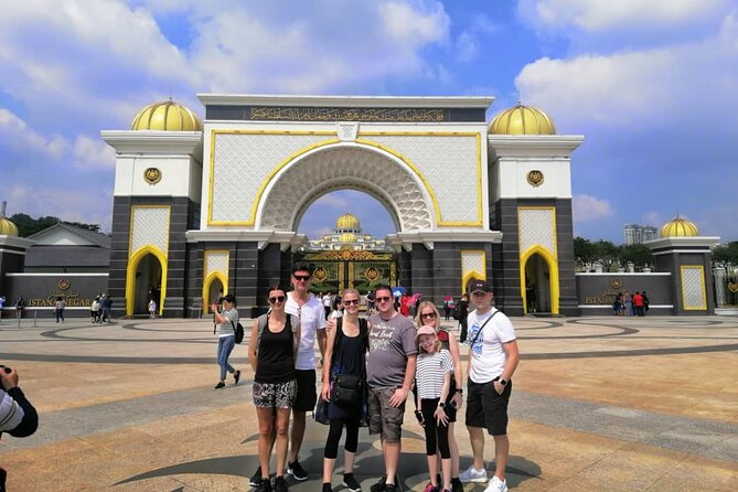 Fascinating Kuala Lumpur Tour With 13 Famous Landmarks - Kings Palace and National Monument
