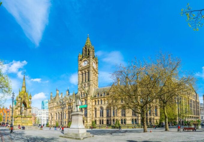 Fascinating Manchester - Walking Tour - Visiting Manchester Cathedral and Its Grandeur