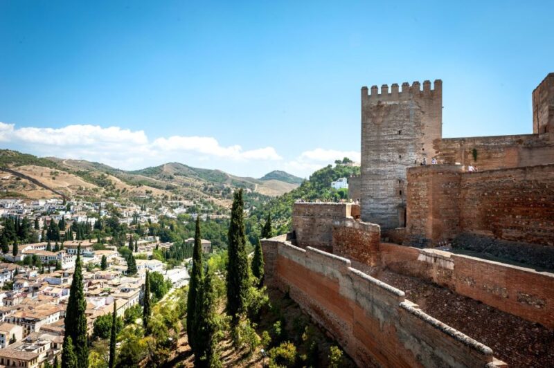 Fast-Track Alhambra & Nasrid Palaces Guided Tour - Key Points