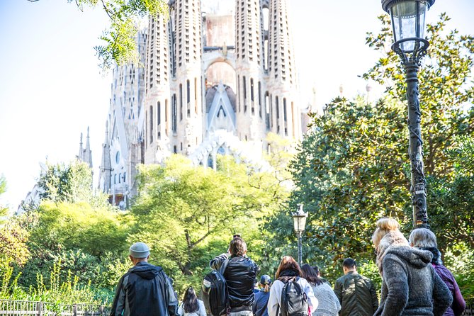 Fast Track: Sagrada Familia and Park Güell Guided Tour - Traveler Experiences and Reviews