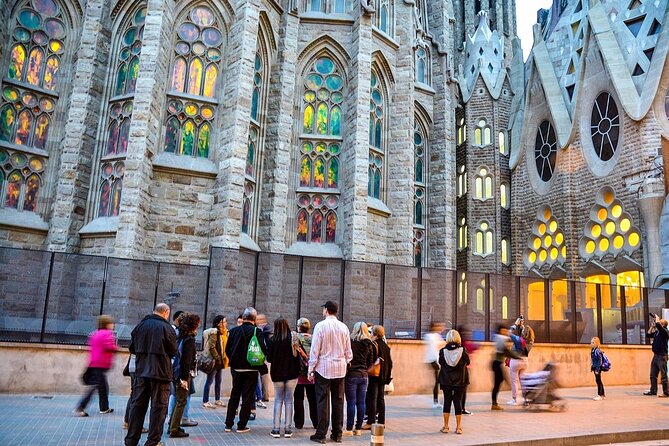 Fast Track: Sagrada Familia and Park Güell Guided Tour - Frequently Asked Questions